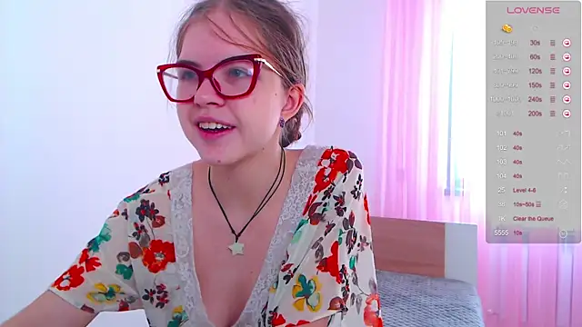 Snapshot of Sarah_HS chatting on 03-06-25, 11:36 Sarah HS online show from 03-06-25, 11:36