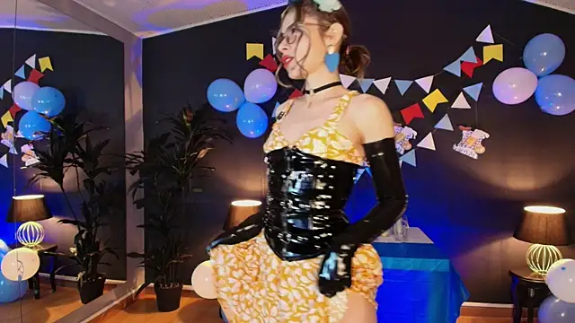 Snapshot of MyMayte chatting on 09-27-25, 12:44 MyMayte online show from 09-27-25, 12:44