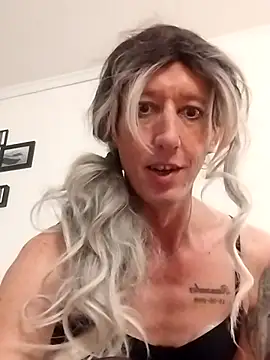 Snapshot of AlexiaXXL chatting on 12-18-25, 05:56 AlexiaXXL online show from 12-18-25, 05:56