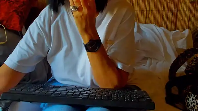 Snapshot of shannon4u chatting on 06-08-26, 08:26 shannon4u online show from 06-08-26, 08:26