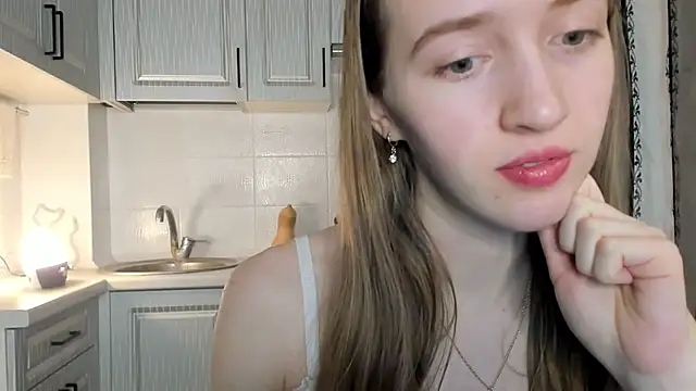 Snapshot of leslie_my_lovee chatting on 12-15-25, 05:13 leslie my lovee online show from 12-15-25, 05:13