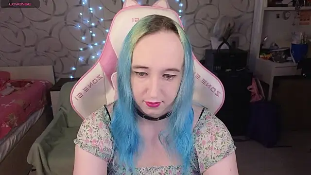 Snapshot of TheTrixy chatting on 03-08-26, 02:53 TheTrixy online show from 03-08-26, 02:53