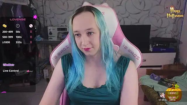 Snapshot of TheTrixy chatting on 10-29-25, 09:08 TheTrixy online show from 10-29-25, 09:08