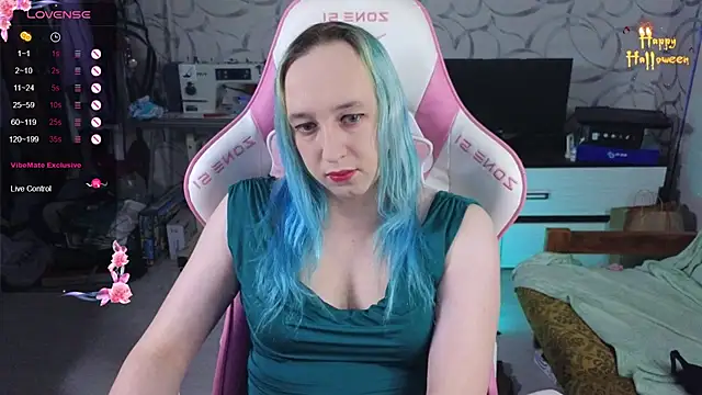 Snapshot of TheTrixy chatting on 10-30-25, 10:35 TheTrixy online show from 10-30-25, 10:35