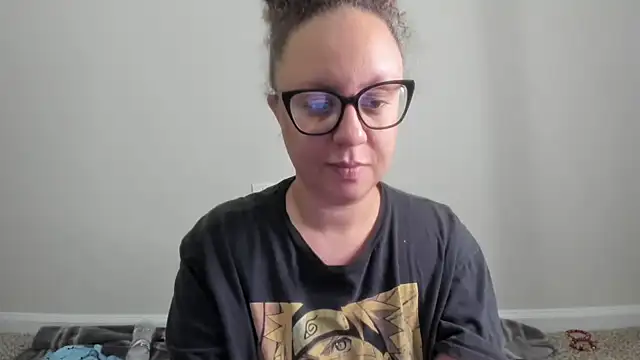 Snapshot of Paisleehaze chatting on 10-10-25, 01:28 Paisleehaze online show from 10-10-25, 01:28