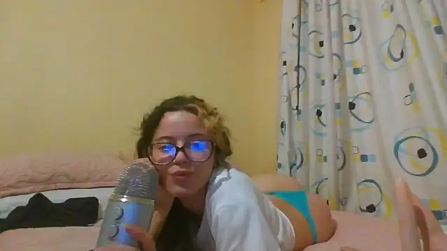 Snapshot of frikigyal chatting on 02-12-25, 02:45 frikigyal online show from 02-12-25, 02:45