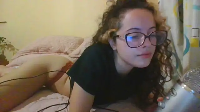 Snapshot of frikigyal chatting on 02-06-25, 02:44 frikigyal online show from 02-06-25, 02:44