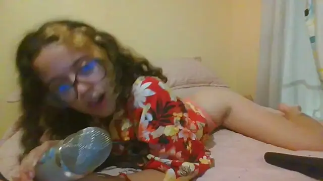 Snapshot of frikigyal chatting on 02-10-25, 02:52 frikigyal online show from 02-10-25, 02:52