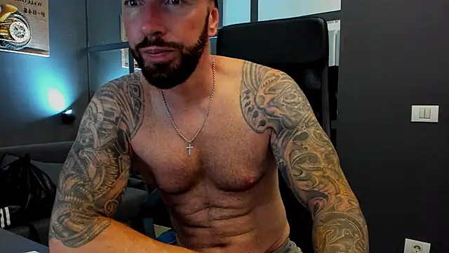 Snapshot of AronGrant chatting on 07-17-26, 08:33 AronGrant online show from 07-17-26, 08:33