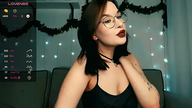 MyNameIsLilith online show from 12-21-25, 04:03