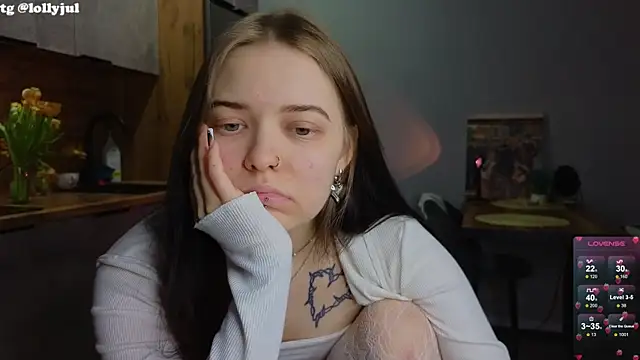 Snapshot of doll_lol_ chatting on 03-14-25, 01:16 doll lol online show from 03-14-25, 01:16