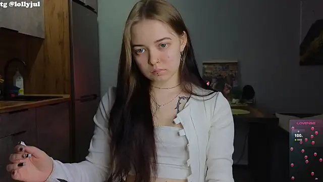 Snapshot of doll_lol_ chatting on 03-13-25, 10:10 doll lol online show from 03-13-25, 10:10