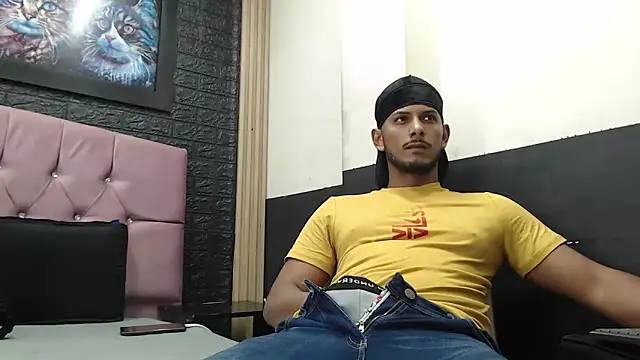 Chris Dick23 online show from 10-18-25, 04:36