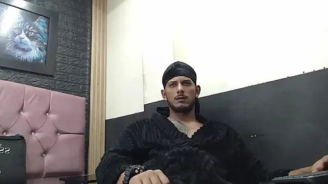 Chris Dick23 online show from 10-21-25, 04:01