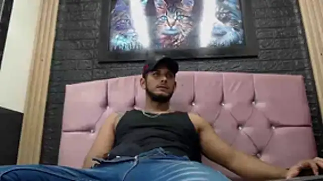 Chris Dick23 online show from 11-21-25, 04:55