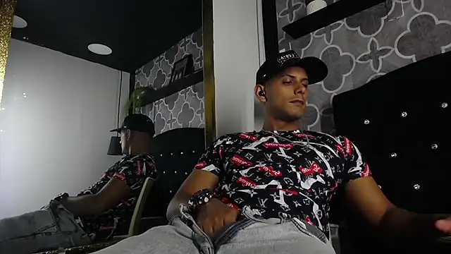 Chris Dick23 online show from 07-08-26, 04:35