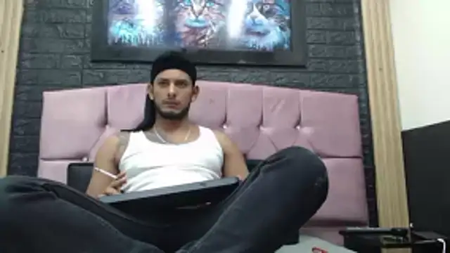 Chris Dick23 online show from 11-12-25, 05:33