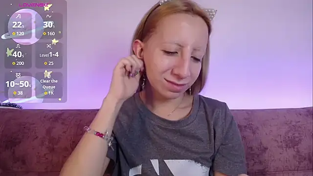 Miiaa doll online show from 10-31-25, 11:51