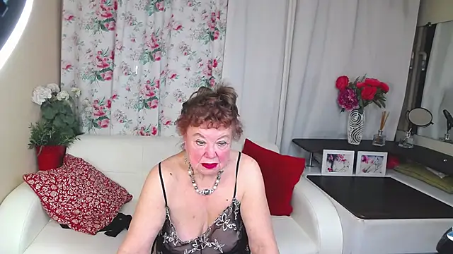 YourHotGranny online show from 01-12-26, 12:45