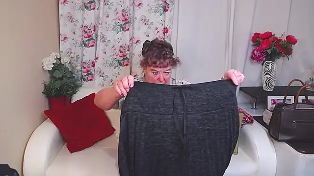 YourHotGranny online show from 02-28-25, 06:31
