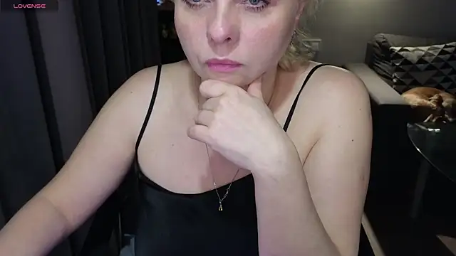 Snapshot of Gray_swann chatting on 02-20-25, 01:19 Gray swann online show from 02-20-25, 01:19