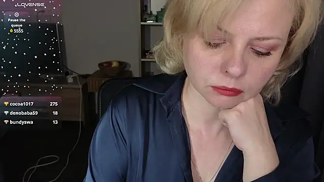 Snapshot of Gray_swann chatting on 02-05-25, 01:00 Gray swann online show from 02-05-25, 01:00