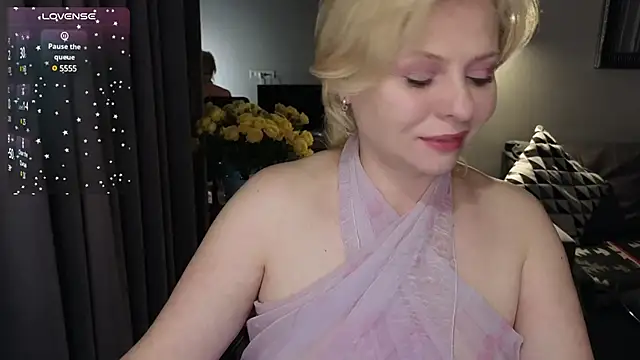 Snapshot of Gray_swann chatting on 02-17-25, 07:12 Gray swann online show from 02-17-25, 07:12