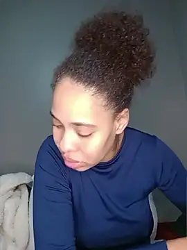 Snapshot of Su_Duarte_1 chatting on 06-16-26, 02:33 Su Duarte 1 online show from 06-16-26, 02:33
