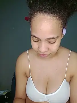 Snapshot of Su_Duarte_1 chatting on 04-27-26, 02:48 Su Duarte 1 online show from 04-27-26, 02:48