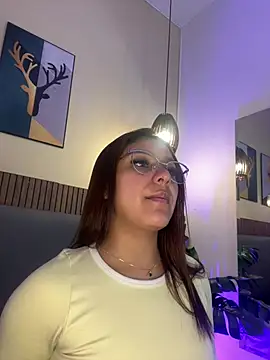 NicolleeEvanss online show from 06-23-26, 10:46
