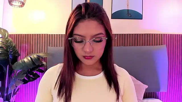 NicolleeEvanss online show from 05-18-26, 11:04