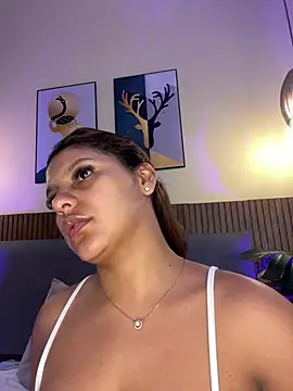 NicolleeEvanss online show from 06-15-26, 10:48