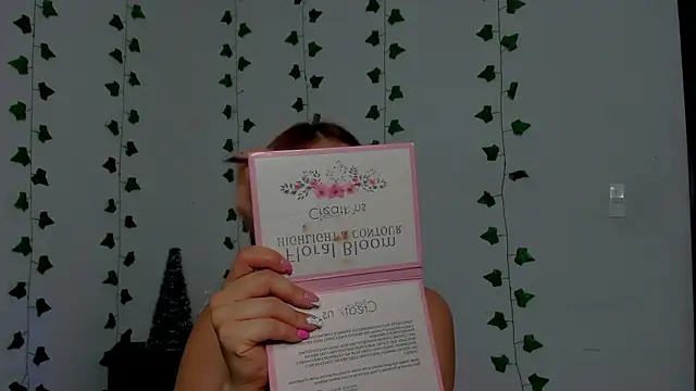 Miaa Garcia online show from 12-20-25, 10:01