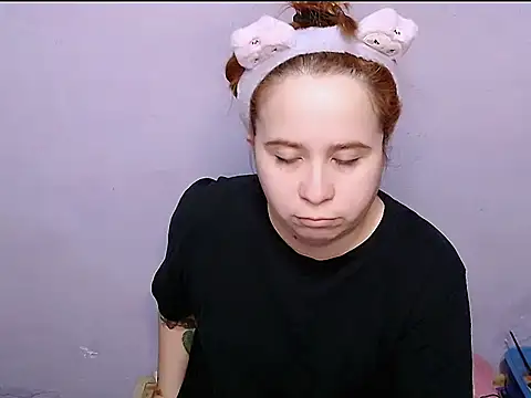 Snapshot of SubLayla01 chatting on 06-18-26, 06:35 SubLayla01 online show from 06-18-26, 06:35