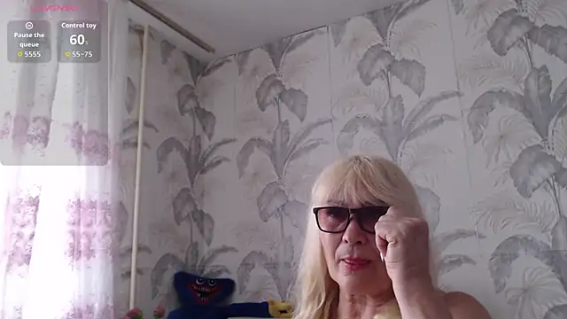 CamDiva113 online show from 05-26-26, 12:47