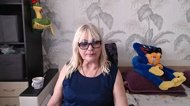 Snapshot of CamDiva113 chatting on 03-20-25, 08:42 CamDiva113 online show from 03-20-25, 08:42