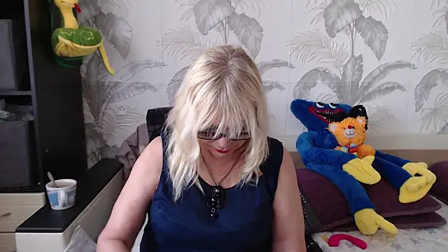 Snapshot of CamDiva113 chatting on 03-20-25, 12:00 CamDiva113 online show from 03-20-25, 12:00