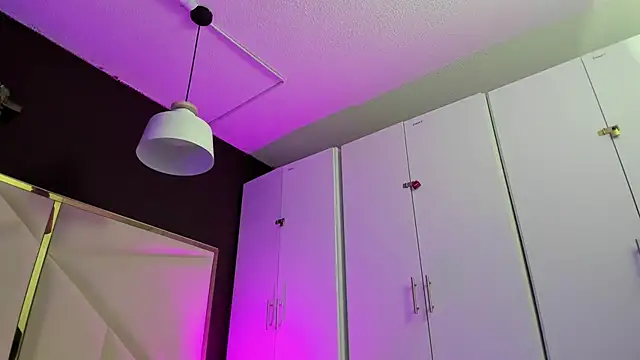 April bowie online show from 11-21-25, 11:31