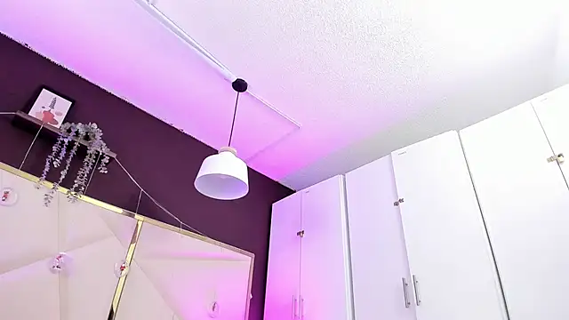 April bowie online show from 12-18-25, 11:36