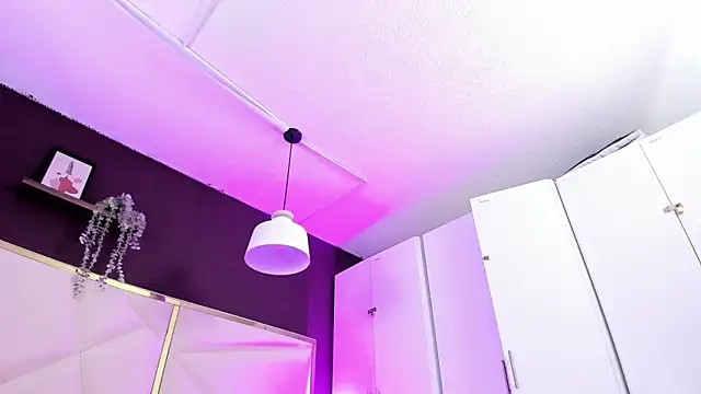 April bowie online show from 03-12-26, 12:31