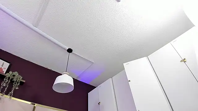 April bowie online show from 11-06-25, 11:25