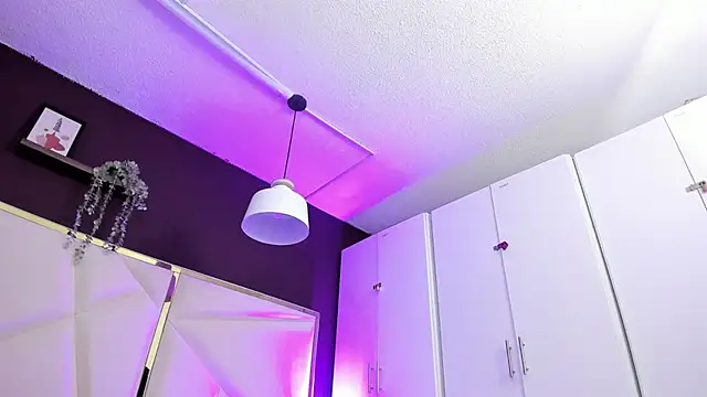 April bowie online show from 04-07-26, 11:34