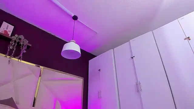 April bowie online show from 10-18-25, 11:12