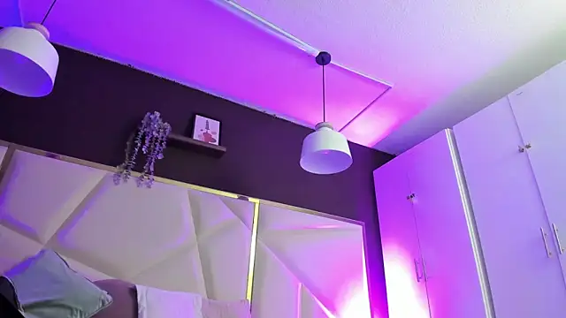 April bowie online show from 05-20-26, 11:18