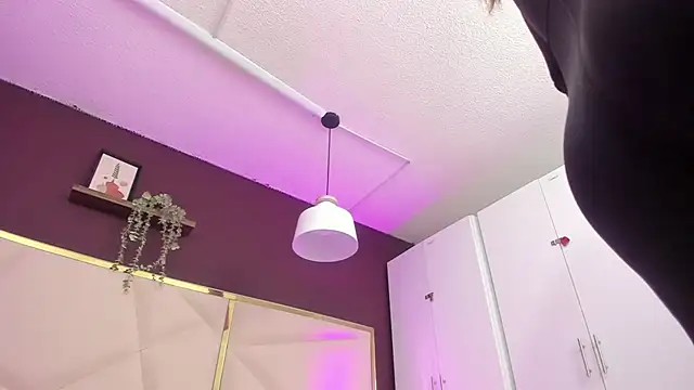 April bowie online show from 10-03-25, 12:17