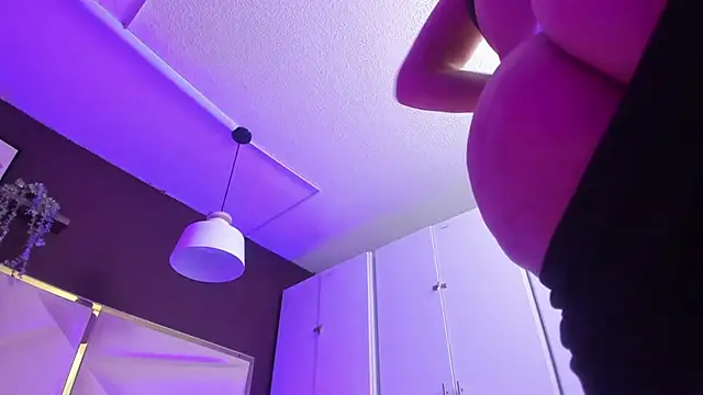 April bowie online show from 10-14-25, 11:11