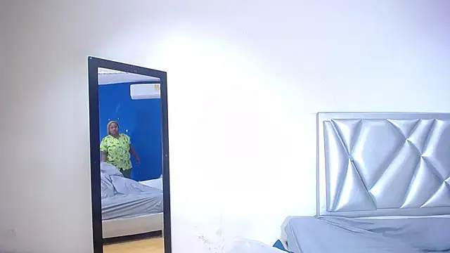 exotic karmella online show from 11-18-25, 08:34