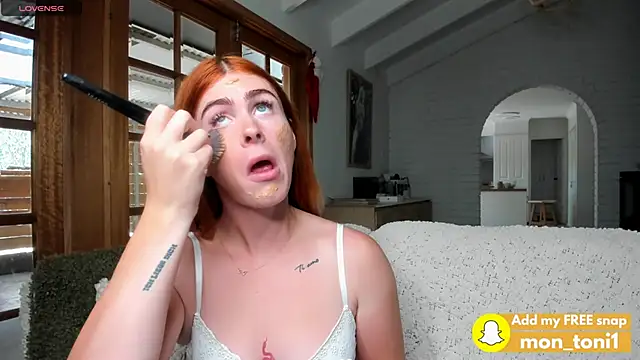 Snapshot of aus_queen chatting on 02-28-25, 03:37 aus queen online show from 02-28-25, 03:37
