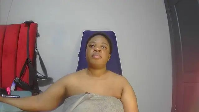 Snapshot of assqueenxx chatting on 02-02-26, 04:11 assqueenxx online show from 02-02-26, 04:11