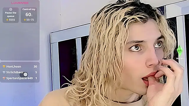 Snapshot of honey_skin chatting on 09-16-25, 09:27 honey skin online show from 09-16-25, 09:27